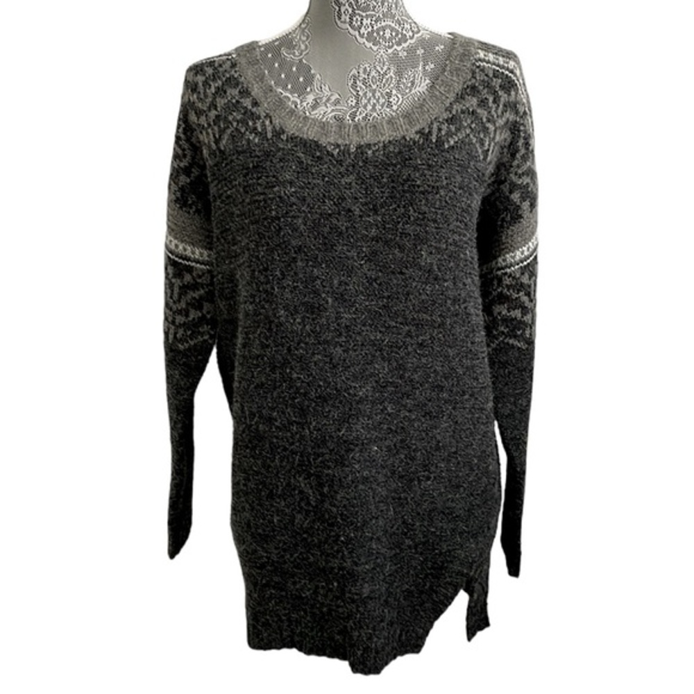 Heartloom Fair Isle long‎ sleeve round neck sweater. Women’s Medium. Grey. EUC
